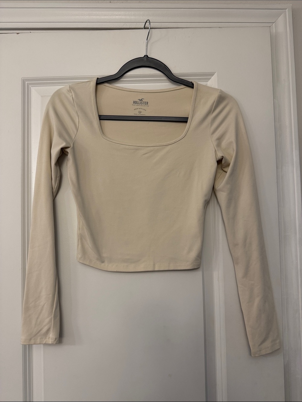 Hollister Cream Square-Neck Long Sleeve Crop Top